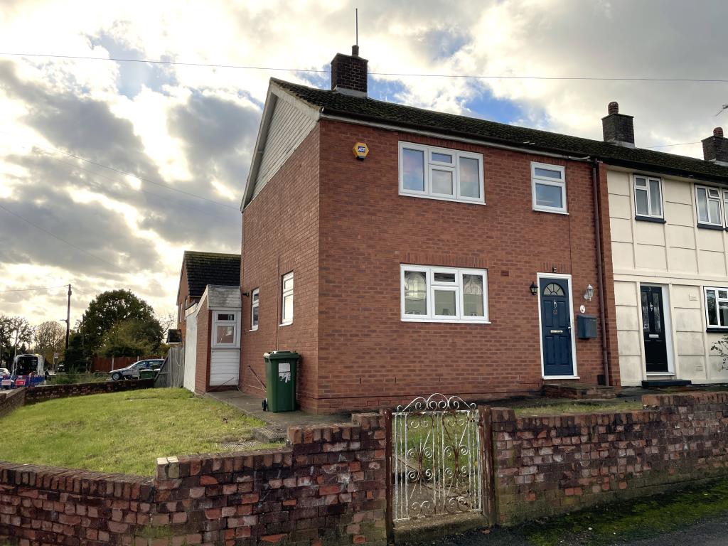 Lot: 95 - HOUSE IN POPULAR RESIDENTIAL AREA FOR INVESTMENT OR OCCUPATION - Outside image of house from street, showing front and side garden areas
